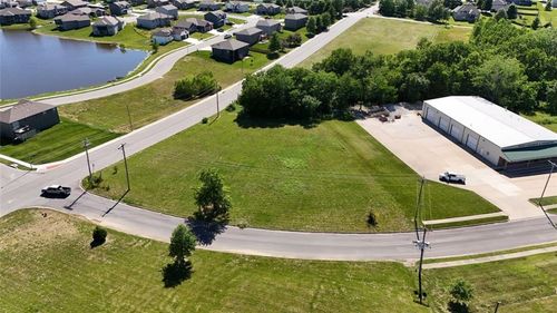 400 Sw Powell Dr, Oak Grove, MO, 64075 | Card Image