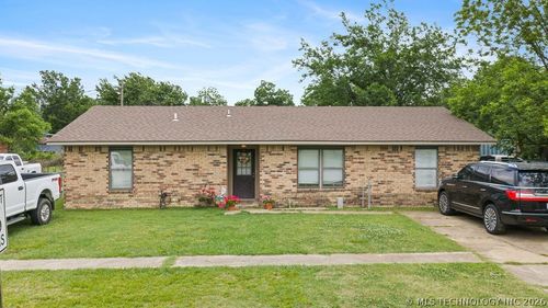 1202 N I St, Hugo, OK, 74743-1811 | Card Image