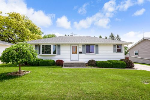 1313 S 26th St, Manitowoc, WI, 54220-5530 | Card Image