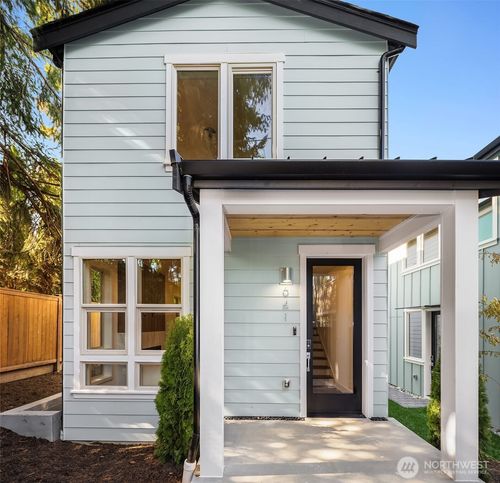 641 18th Ave W, Kirkland, WA, 98033-4819 | Card Image