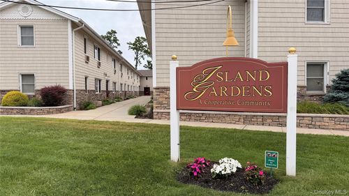 b2-490 Main St, Farmingdale, NY, 11735-3514 | Card Image