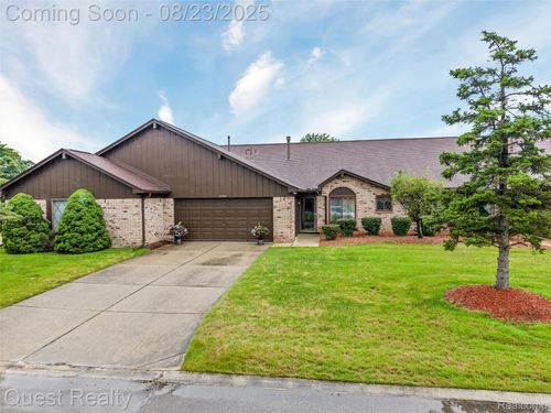 99-20362 Pine Meadow Dr, Clinton Township, MI, 48036-1996 | Card Image