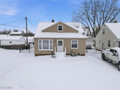 32118 Pendley Rd, Willowick, OH, 44095-3874 | Card Image