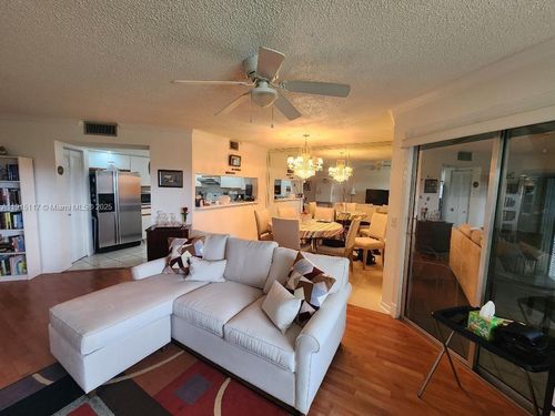 412b-300 Sw 130th Ter, Pembroke Pines, FL, 33027-4049 | Card Image