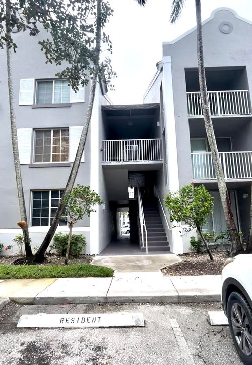 apt-102-631 Sw 111th Ln, Pembroke Pines, FL, 33025-7006 | Card Image