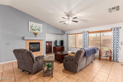 8637 E Olla Avenue, House other with 3 bedrooms, 2 bathrooms and null parking in Mesa AZ | Image 3