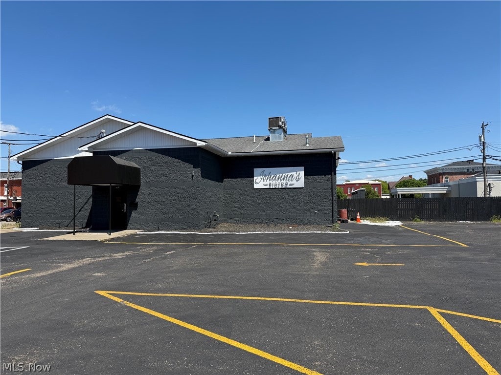 628 Walnut St, Coshocton, OH 43812