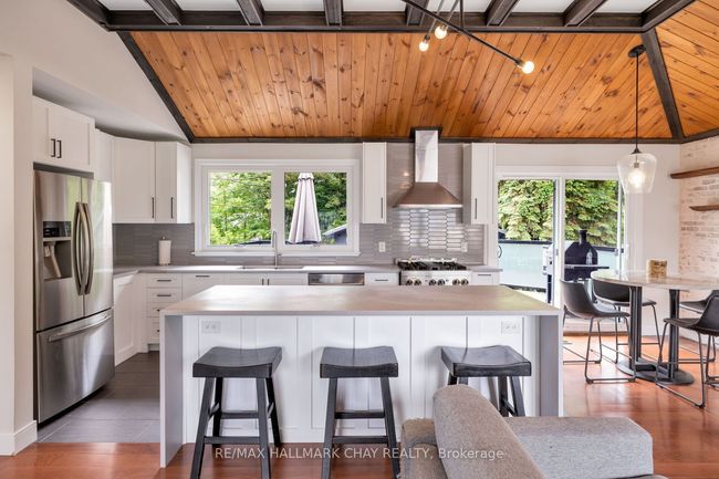 39 Eugenia St, House other with 5 bedrooms, 2 bathrooms and 4 parking in Barrie ON | Image 12