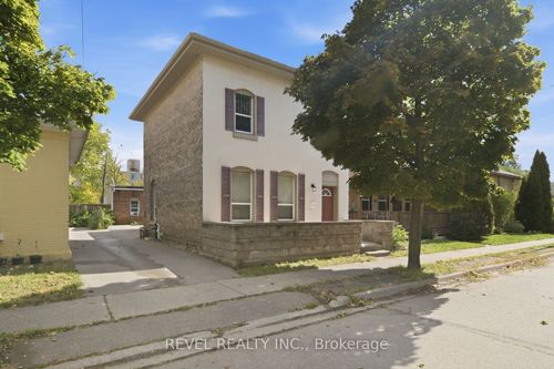 97 Queen St, Brantford, ON, N3T3C1 | Card Image