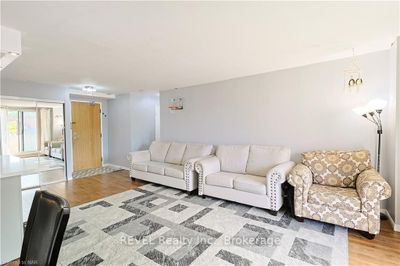 21 East Ave S, Condo with 2 bedrooms, 2 bathrooms and 1 parking in Hamilton ON | Image 3