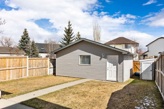 16 Hidden Valley Link Nw, Home with 3 bedrooms, 2 bathrooms and 2 parking in Calgary AB | Image 38