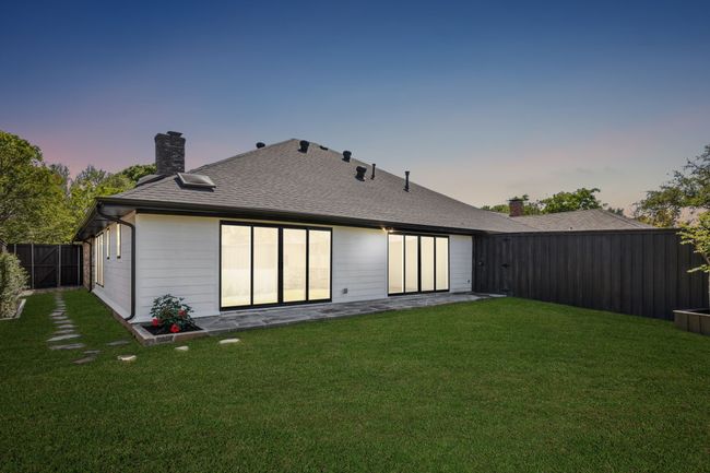 Great backyard for entertaining. | Image 38