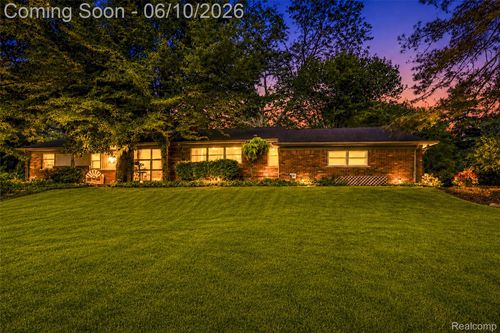 3887 Stonecrest Rd, West Bloomfield, MI, 48322-1745 | Card Image