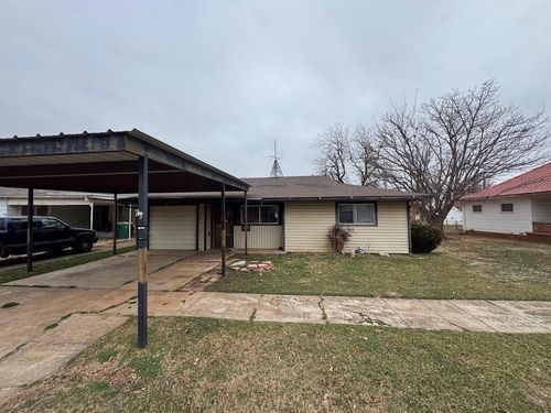 305 W Harrison Ave, Electra, TX, 76360-2105 | Card Image