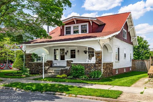 284 Walnut Street, Mifflinburg, PA, 17844 | Card Image