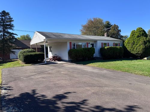 202 Reed Ave, Windsor Locks, CT, 06096-1220 | Card Image