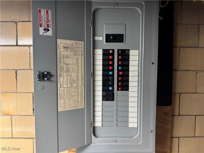 Utility room with electric panel | Image 11