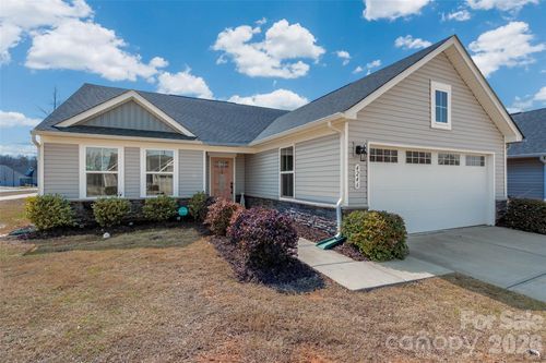 4246 Mackinnon Dr, Charlotte, NC, 28214-1096 | Card Image