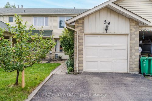 39 Courtleigh Sq, Brampton, ON, L6Z1J2 | Card Image