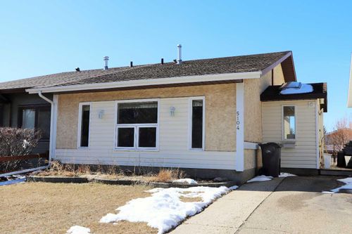 5104 38 Street, Home with 2 bedrooms, 1 bathrooms and 2 parking in Ponoka AB | Card Image
