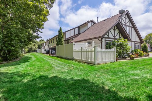 71 Crystal Rock Ct, Middle Island, NY, 11953-1606 | Card Image