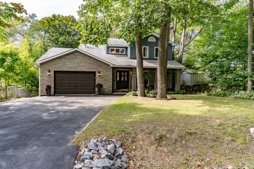 28 Queen St, Parry Sound, ON, P2A2W3 | Card Image