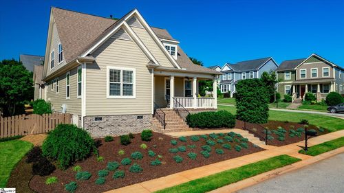 9 Hogarth St, Greenville, SC, 29617-7940 | Card Image