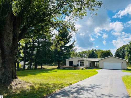 7290 2nd St, Thompsonville, MI, 49683-9173 | Card Image