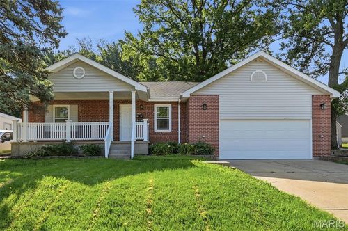 3518 San Jose Ln, Saint Ann, MO, 63074-2807 | Card Image