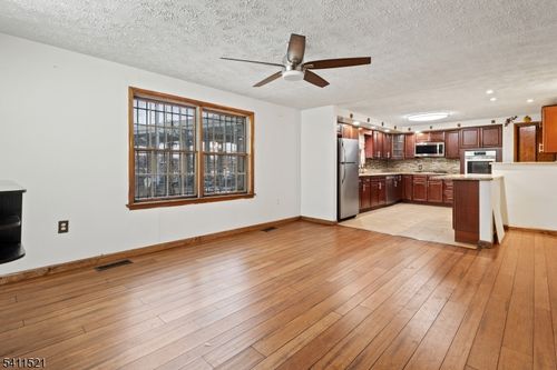 85 Merseles St, Jersey City, NJ, 07302-3204 | Card Image