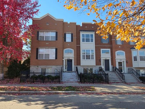 848 Station Blvd, Aurora, IL, 60504-2033 | Card Image