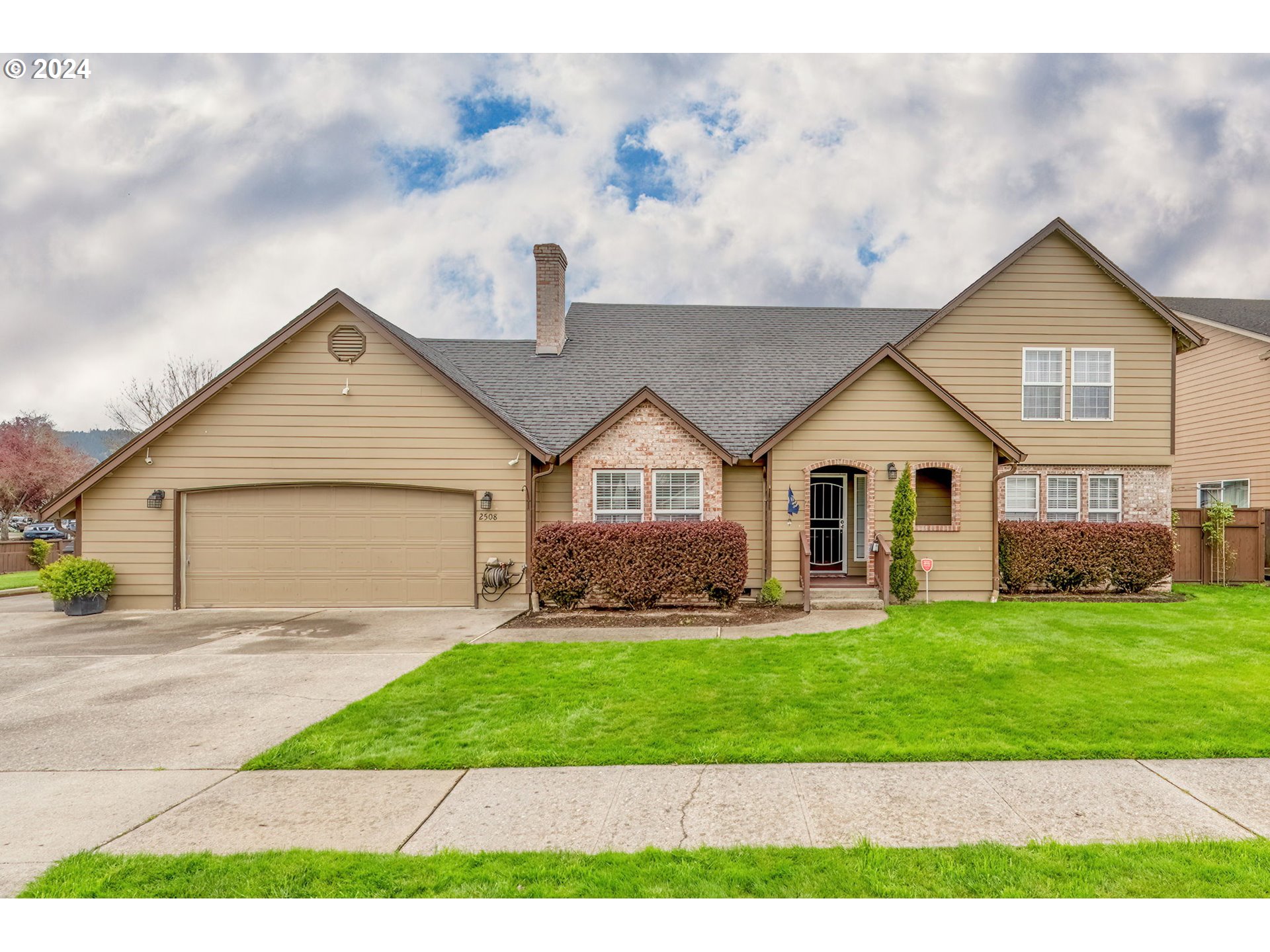 Redwood Ave, Longview, WA 98632