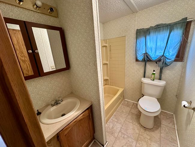 Full Bathroom | Image 21