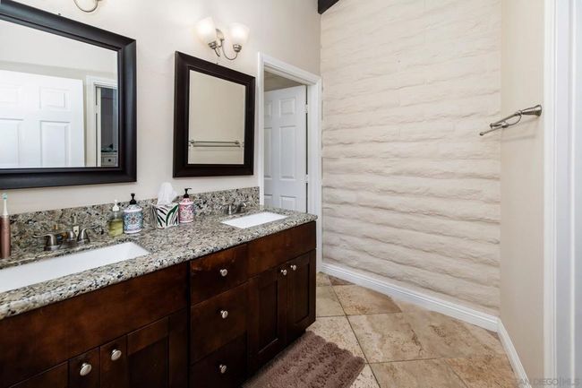 4 - 2544 Navarra Dr, Townhouse with 2 bedrooms, 2 bathrooms and 1 parking in Carlsbad CA | Image 25