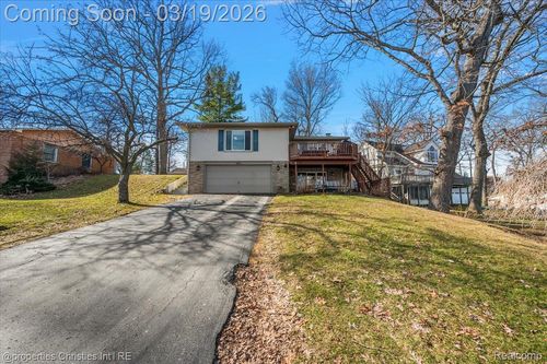 5832 Glen Echo Dr, Howell, MI, 48843-9149 | Card Image