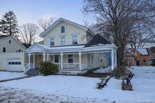 5 Park St, Ellenville, NY, 12428-2039 | Card Image