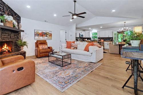 10 Orr Ln, Bella Vista, AR, 72715-8722 | Card Image