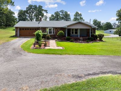 1189 N 4220 Road, House other with 3 bedrooms, 3 bathrooms and null parking in Hugo OK | Image 2