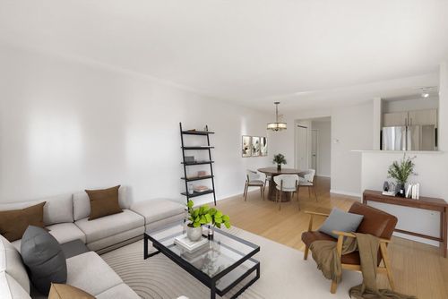 404-3575 Euclid Ave, Vancouver, BC, V5R6H5 | Card Image