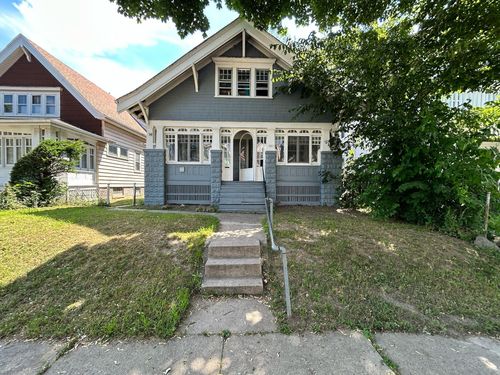 2421 W Auer Ave, Milwaukee, WI, 53206-1221 | Card Image
