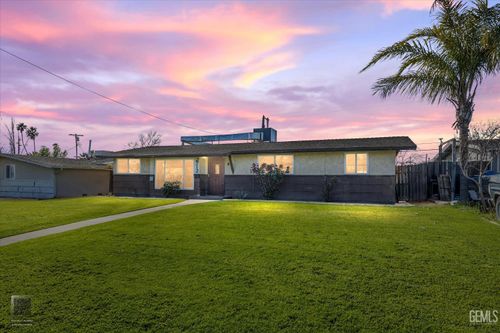 2712 Hollins St, Bakersfield, CA, 93305-2122 | Card Image