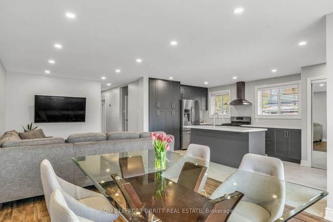 14 Albion Cres, House attached with 5 bedrooms, 3 bathrooms and 4 parking in Brampton ON | Image 8