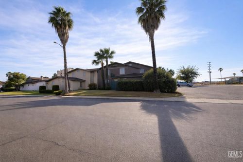 4317 Isla Verde St, Bakersfield, CA, 93301-5823 | Card Image