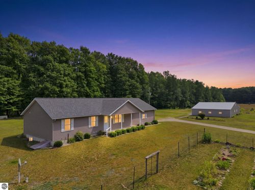 275 S 35 Road, Cadillac, MI, 49601 | Card Image