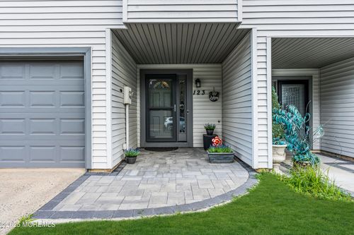 123 Lexington Cir, Matawan, NJ, 07747-3778 | Card Image