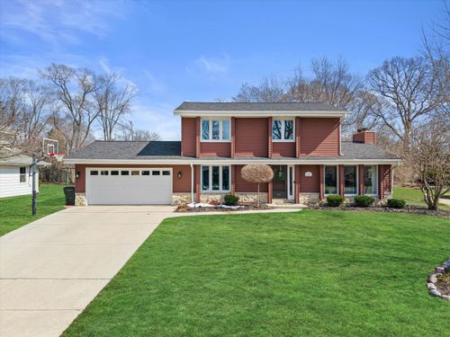 3260 S Regal Dr, New Berlin, WI, 53151-4452 | Card Image