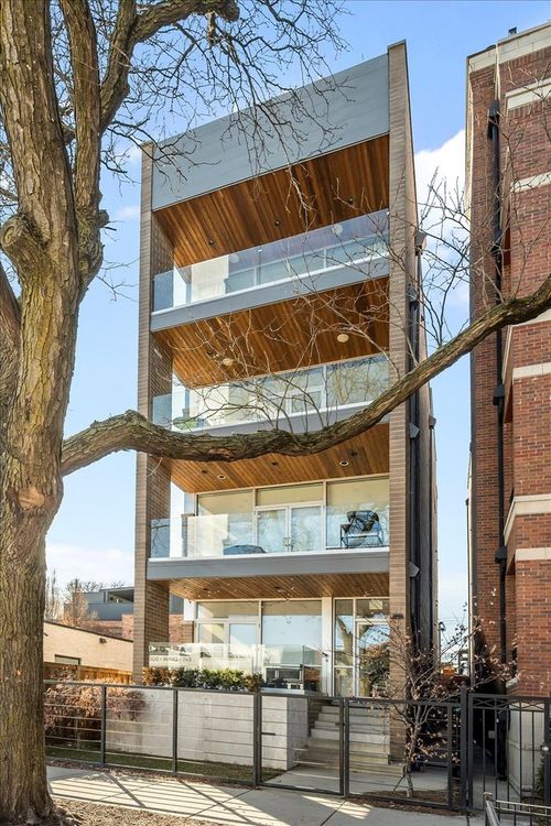 apt-301-2910 Sheffield Ave, CHICAGO, IL, 60657-7486 | Card Image