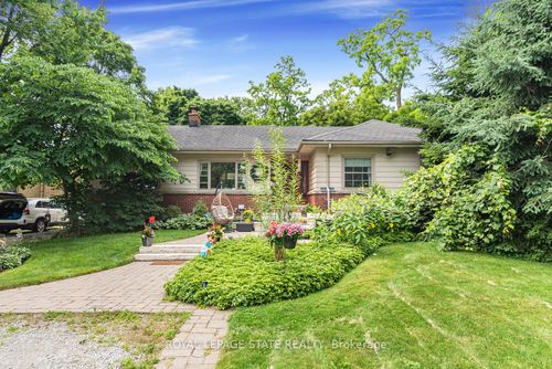 2 Mountain Brow Blvd, Hamilton, ON, L8T1A3 | Card Image