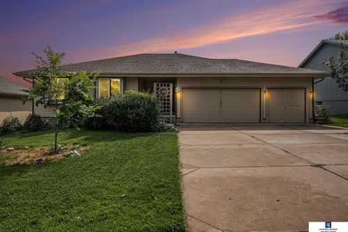 8015 S 69th St, La Vista, NE, 68128-4372 | Card Image