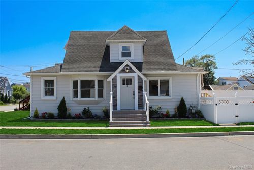 9 Franklin St, East Rockaway, NY, 11518-2322 | Card Image